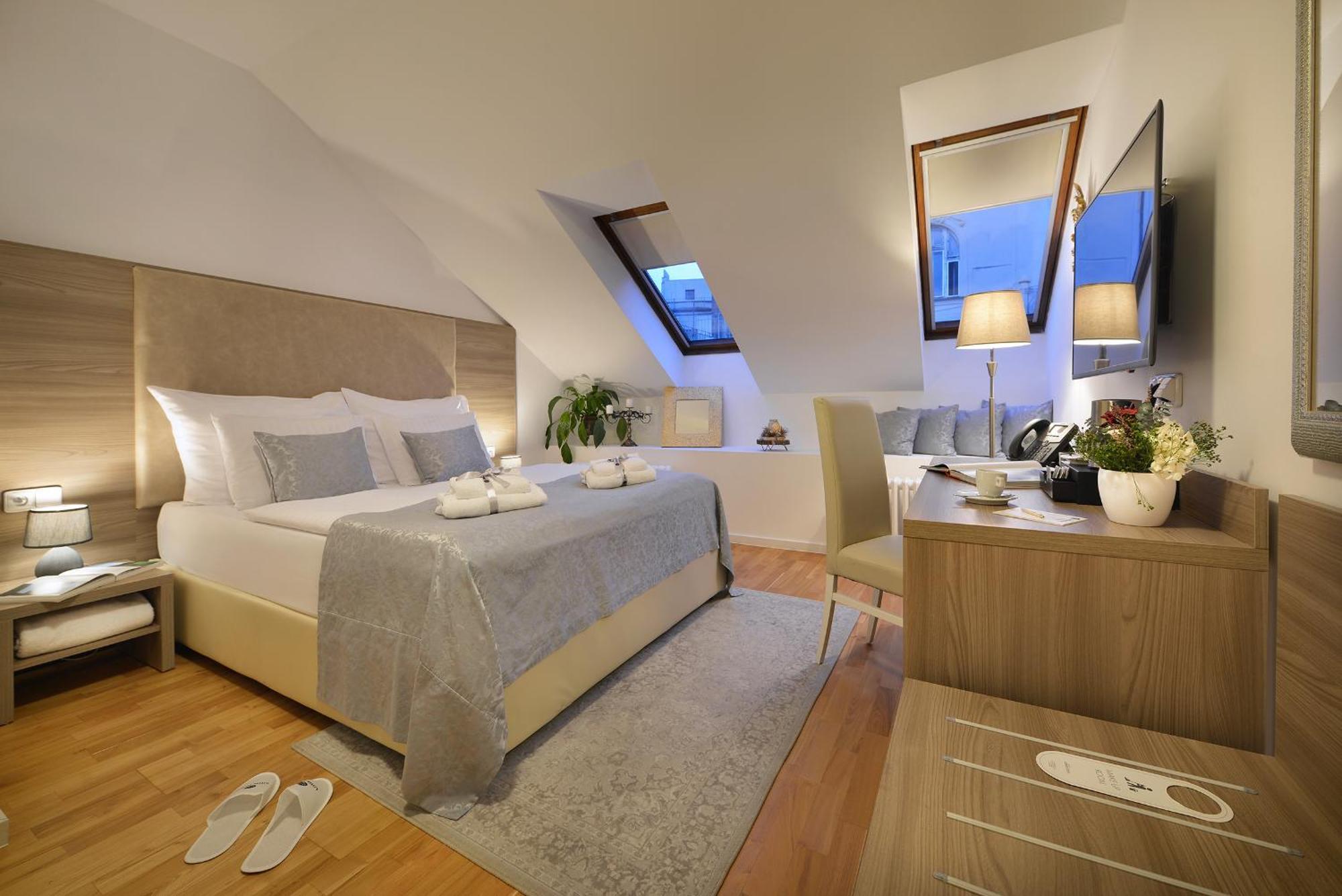 Aparthotel Old Town By Little King 3*